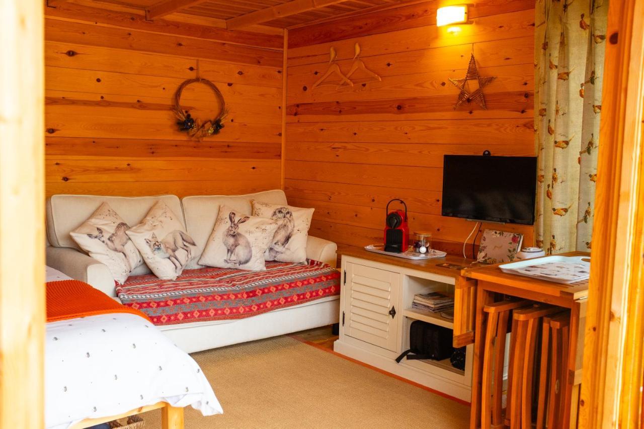 Villa Moors Wood Relaxing ,Tranquil Retreat With Hot Tub Chippenham  Exterior foto