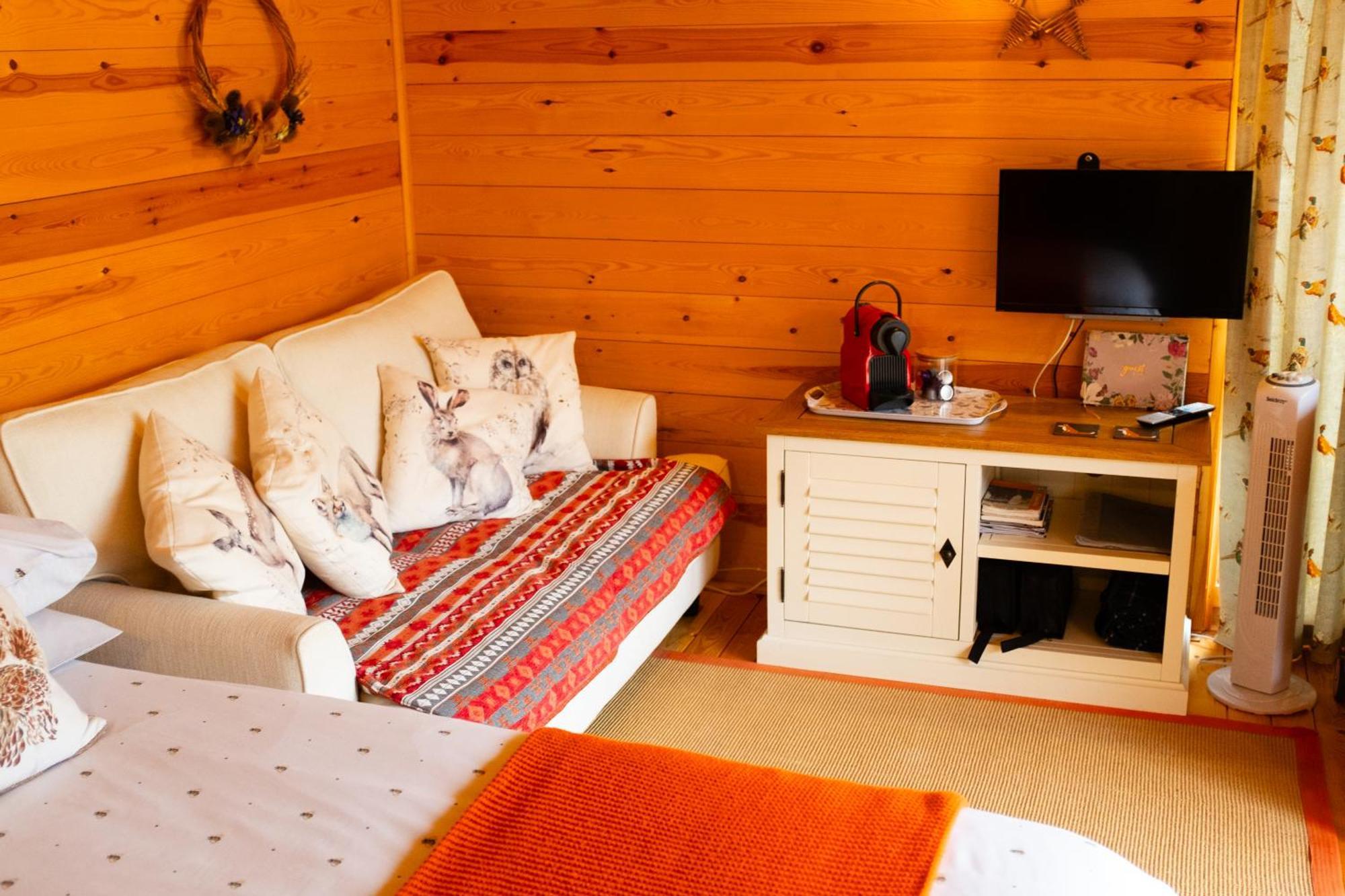 Villa Moors Wood Relaxing ,Tranquil Retreat With Hot Tub Chippenham  Exterior foto